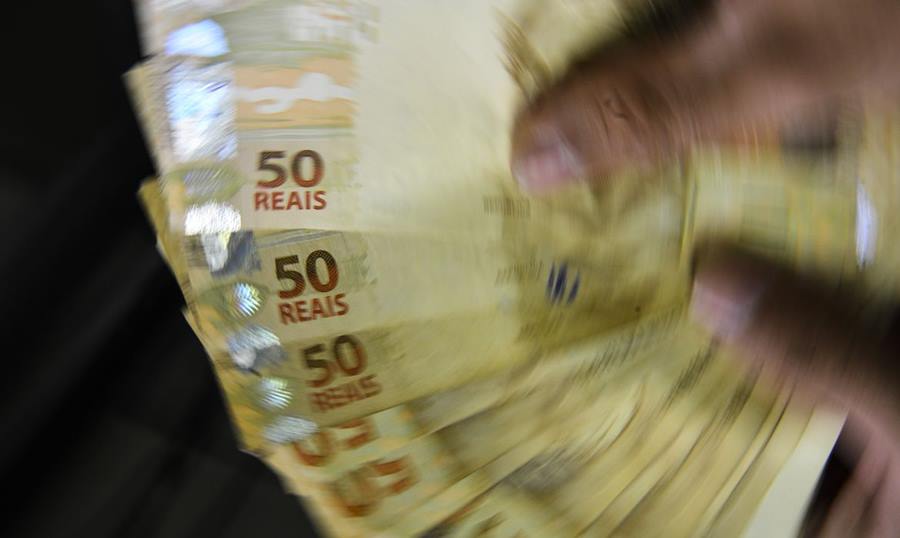 Salário mínimo de R$ 1.320 entrou em vigor nesta segunda 1