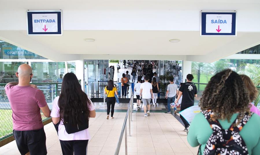 Reajustes das mensalidades deixam estudantes sem opção 1