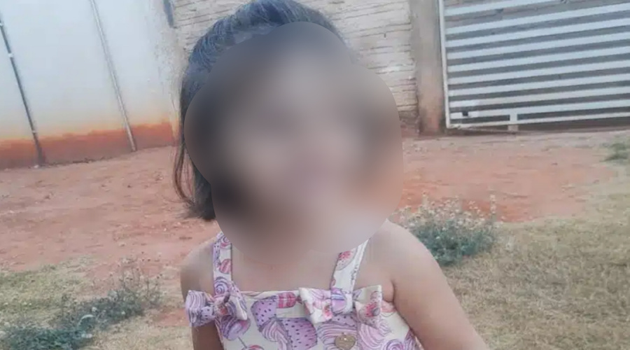 Menina de 4 anos morre ao ser atingida por pilar que sustentava a rede que ela balançava 1