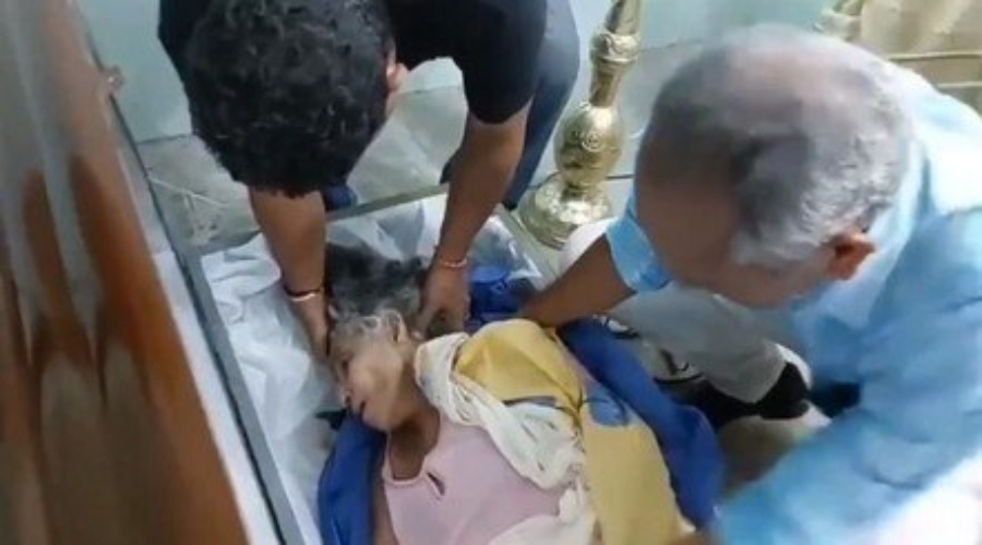 Idosa acorda em caixão durante o próprio velório no Equador 1