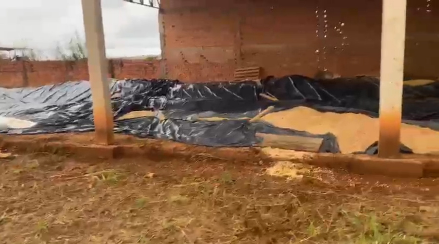 Caminhoneiro e outros três suspeitos foram detidos por militres do 28° BPM de Jaciara por suspeita de roubo de carga 1