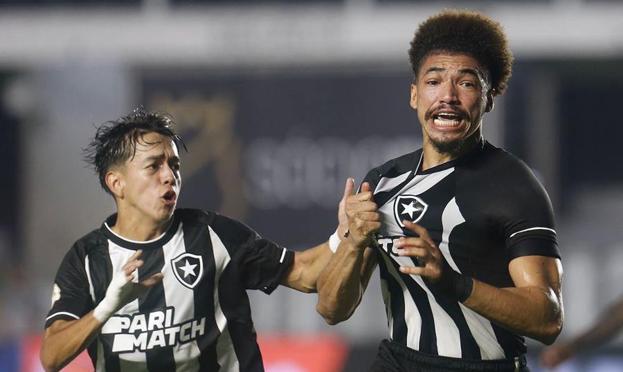 Líder Botafogo mostra força e arranca empate com Santos no Brasileiro 1