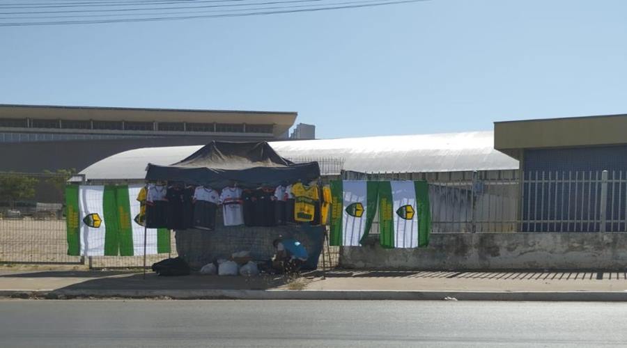 Operação Gol Contra apreende 1.680 camisetas de times falsificadas na região da Arena Pantanal 1