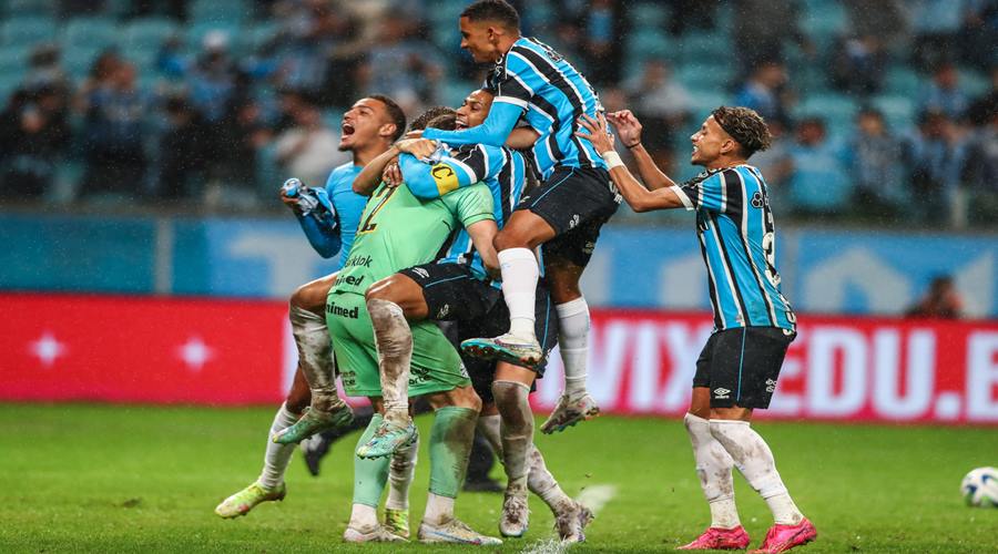 Com muita emoção, Grêmio vence o Bahia nos pênaltis e avança à semifinal da Copa do Brasil 1