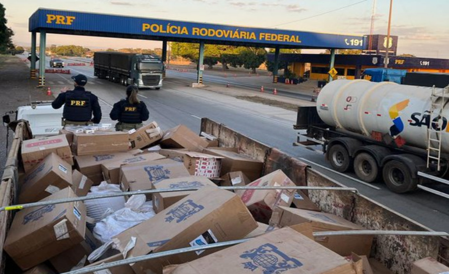 CONTRABANDO: PRF apreende 42500 carteiras de cigarro em Santo Antônio de Leverger/MT 1