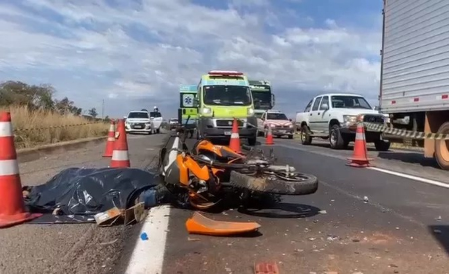 Motociclista morre após colidir na traseira de carreta na BR 364 em Várzea Grande 1