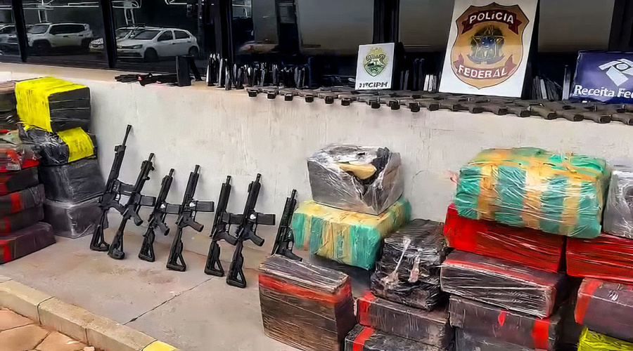 PF apreende grande quantidade de maconha e armas no Paraná 1