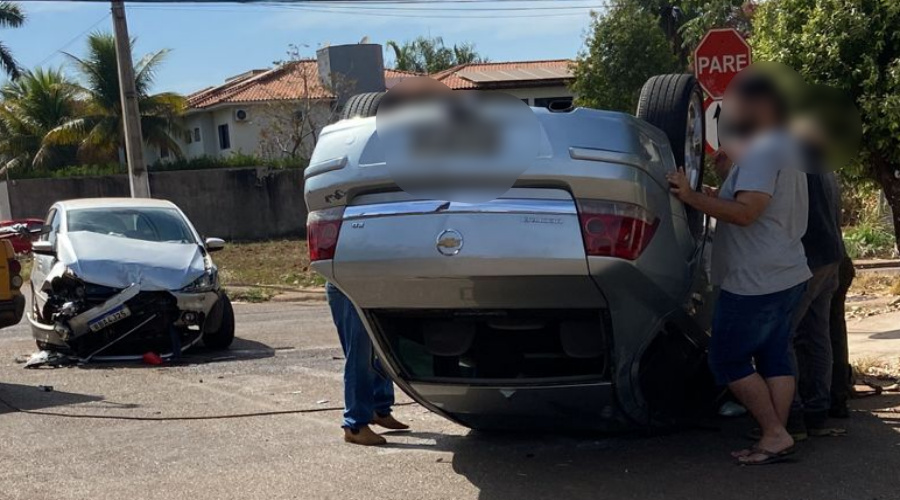 Mulher grávida e filho de seis anos são levados para o hospital após carro que eles estavam capotar em Rondonópolis 1