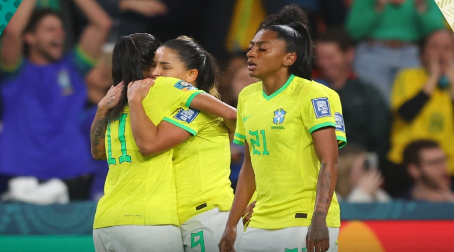 França marca no fim, vence e amplia tabu contra o Brasil 1