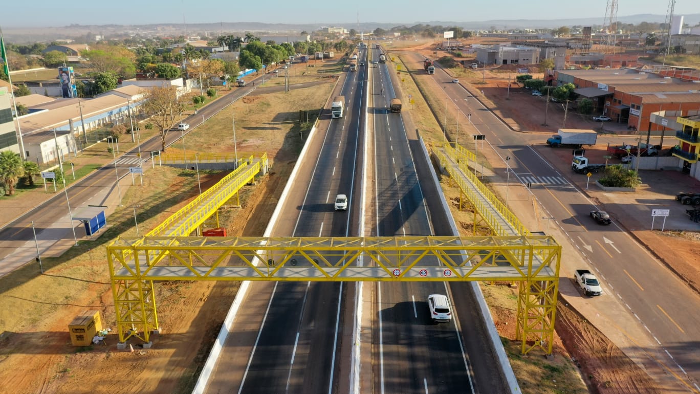 Moradores de Rondonópolis recebem segunda passarela para travessia da BR-163/364 1