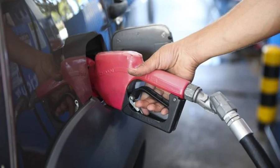 Preço médio da gasolina nas bombas cai 0,5% na semana até 5/8, diz ANP; diesel sobe 0,4% 1