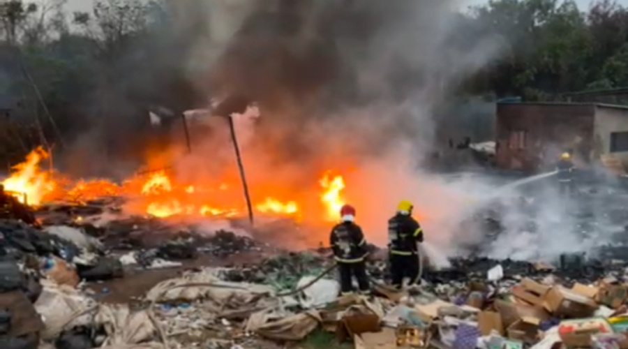 Empresa de BAG as margens do Anel Viário pega fogo e fica destruída 1