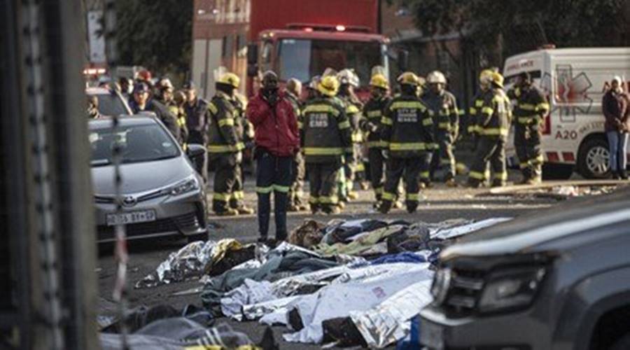 Incêndio em edifício deixa mais de 70 mortos em Joanesburgo, na África do Sul 1