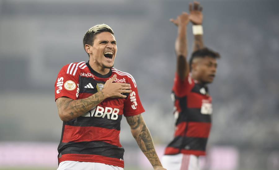 Com golaço de Bruno Henrique, Flamengo quebra invencibilidade do Botafogo no Nilton Santos 1