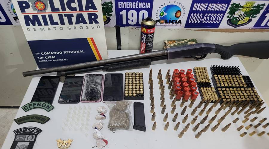 Polícia Militar prende mulher e apreende adolescentes, armas e drogas em Barra do Bugres 1