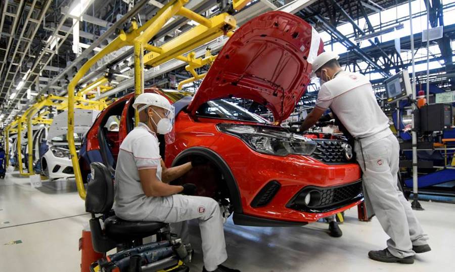 Produção industrial cai 0,6% de junho para julho 1