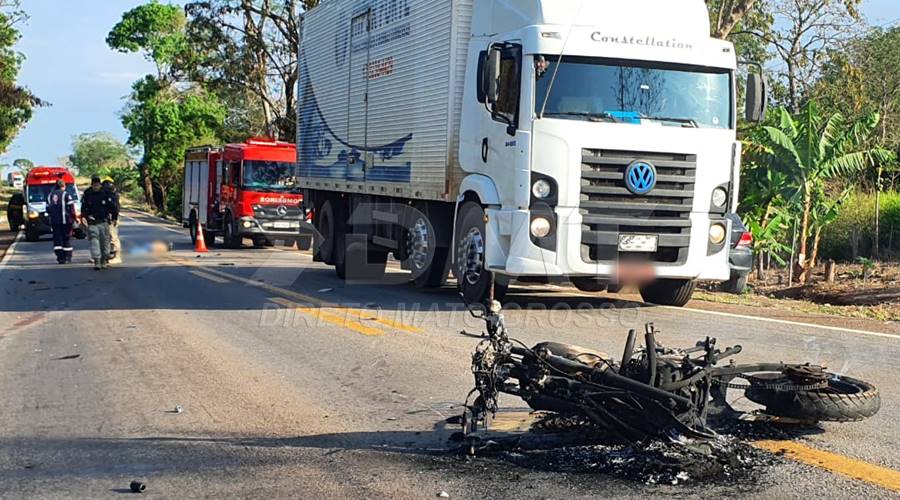 Carro conduzido por motorista embriagado invade pista contraria bate em moto e mata idoso na BR 364 1