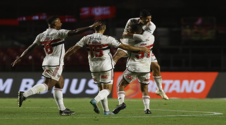 Embalado por título, São Paulo vence Coritiba e volta a triunfar pelo Brasileirão após oito rodadas 1