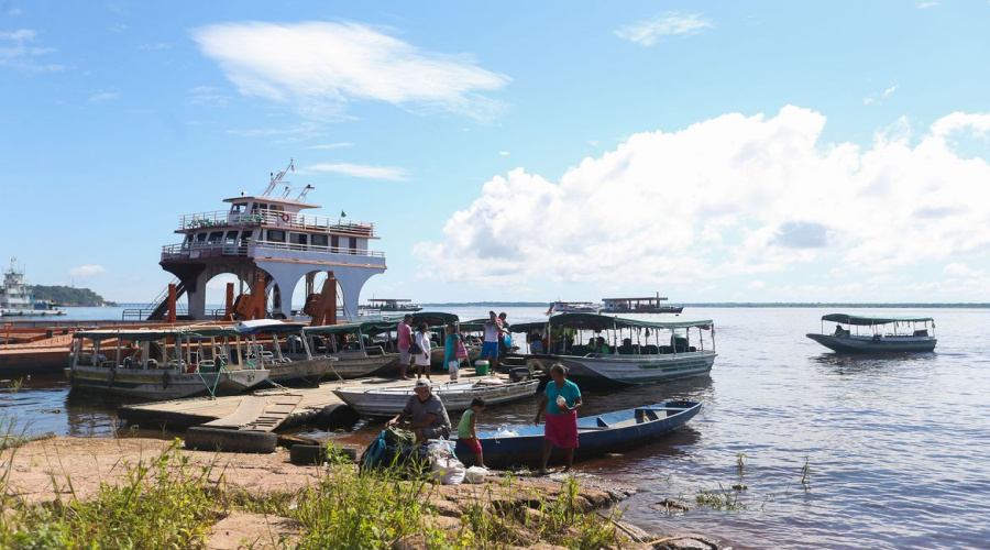 Manaus decreta emergência por causa da seca no Rio Negro 1