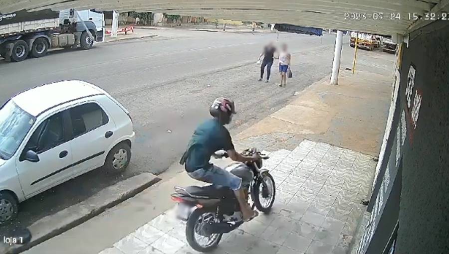 Individuo foge da policia causando danos e colocando a vida de terceiros em risco ao ser flagrado empinando moto 1