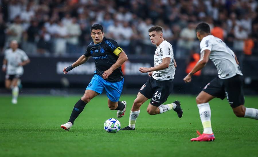 Corinthians e Grêmio empatam em jogo com maior número de gols do Brasileirão 1