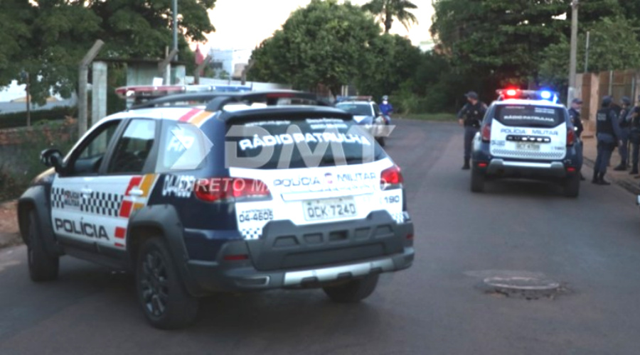 Militares do 5° BPM prendem ladrão e recuperam veículos e outros objetos pouco tempo após roubo a residência em Rondonópolis 1