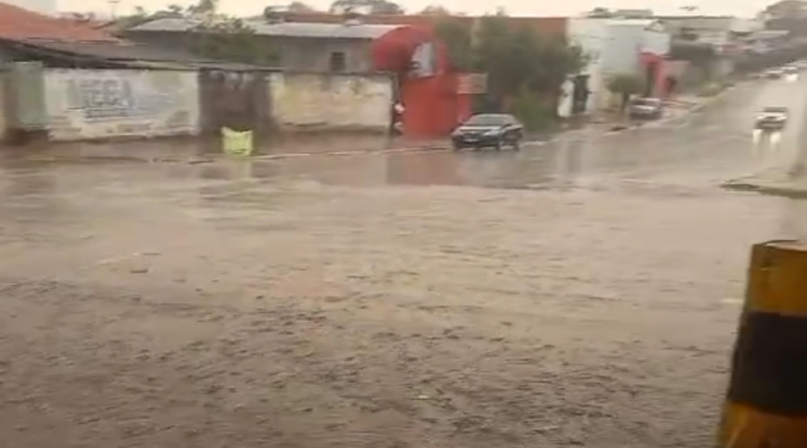 Após dias de calor intenso, finalmente chove em Rondonópolis, em alguns pontos caiu chuva com granizo 1