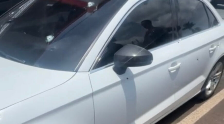 Indivíduo armado com pistola para em frente revendedora de carro em Rondonópolis e dispara várias vezes contra veículo estacionado 1