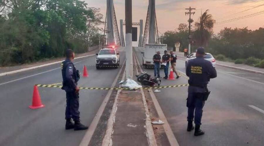 Motociclista morre em avenida próximo da Ponte Sergio Mota em VG após colidir em poste 1