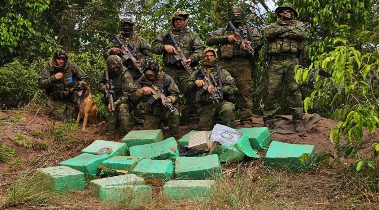 Gefron apreende 470 quilos de pasta base de cocaína em aeronave 1