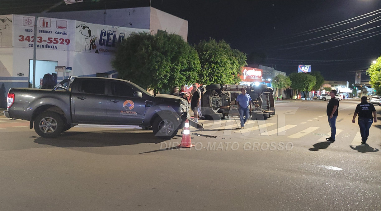 Toyota Land capota após colidir com Caminhonete Ford Ranger no centro de Rondonópolis; duas mulheres ficaram feridas 1