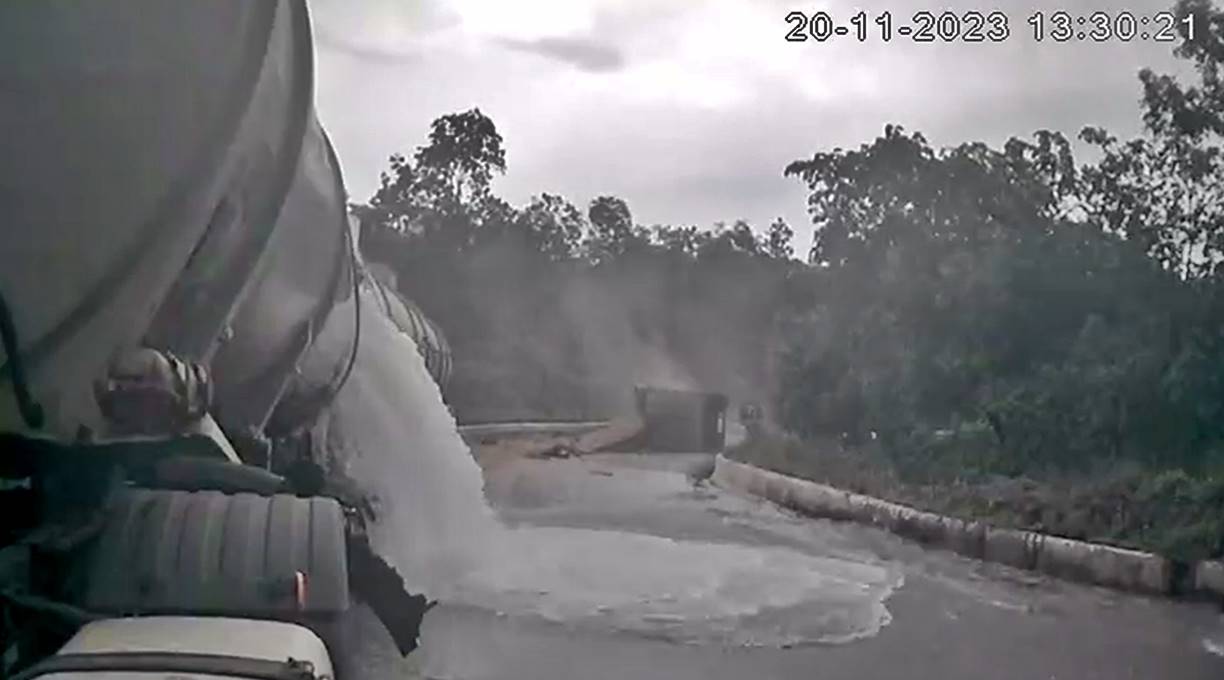 Carretas colidem na Serra da Petrovina e acidente é flagrado por câmera acoplada em um dos veículos envolvidos 1