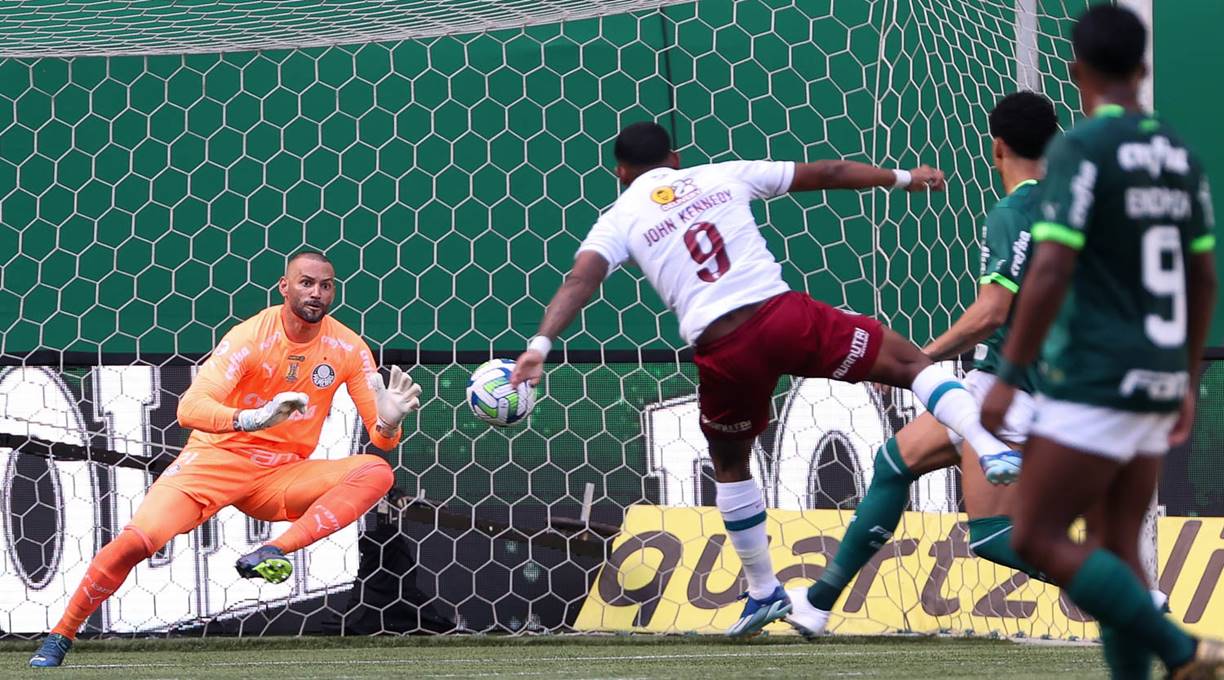 Palmeiras vence Fluminense e mantém vantagem na liderança do Brasileirão 1