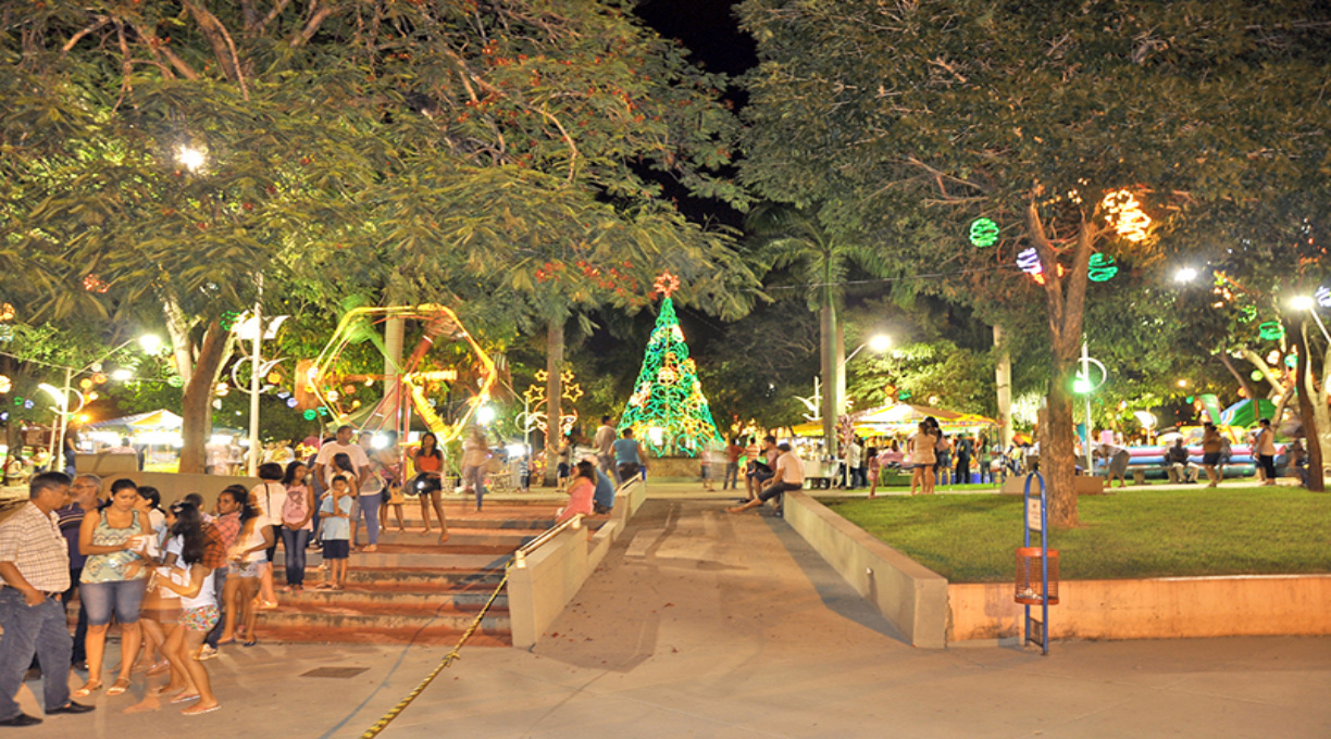 Decoração natalina será ligada na noite do dia 10, aniversário de 70 anos da cidade 1