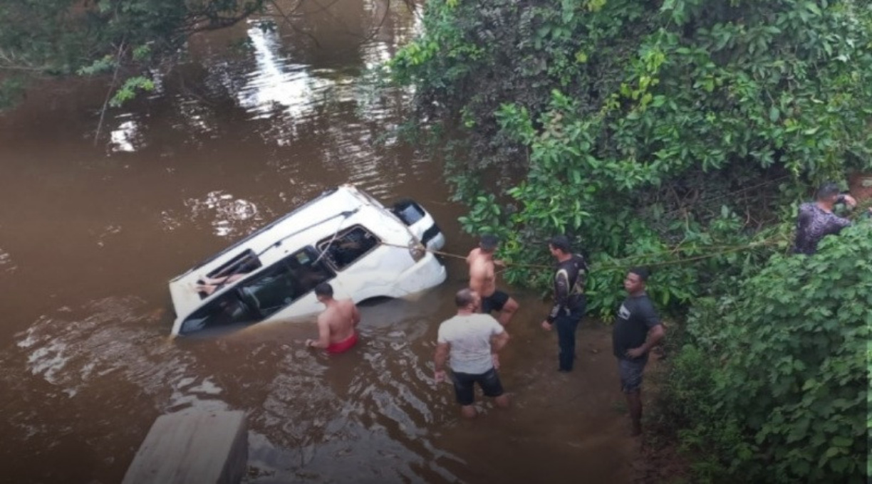 Cinco pessoas da mesma família, moradoras de Tangará da Serra morrem após veículo cair em rio 1