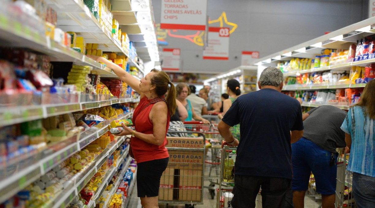 Preço de alimentos e juros contribuíram para frear inflação em 2023 1