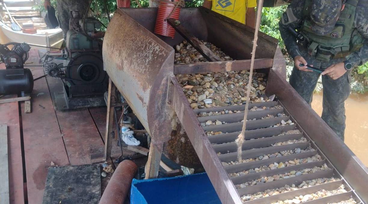 Batalhão Ambiental prende homem por extração ilegal de minério no Rio Cuiabá 1