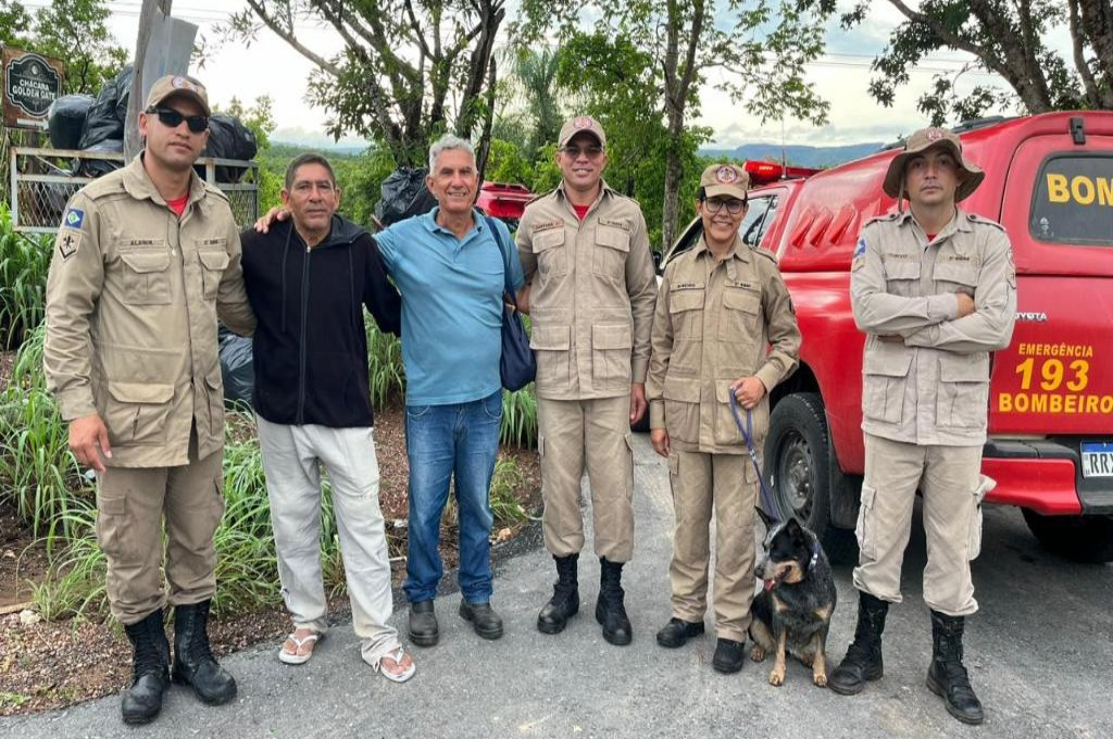 Bombeiros resgatam dois homens que se perderam em região de mata em Chapada dos Guimarães 1