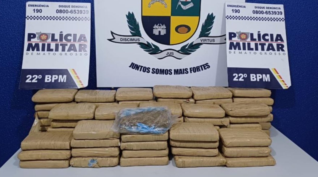 Dupla é presa com 80 tabletes de maconha que seriam levados para outro Estado 1