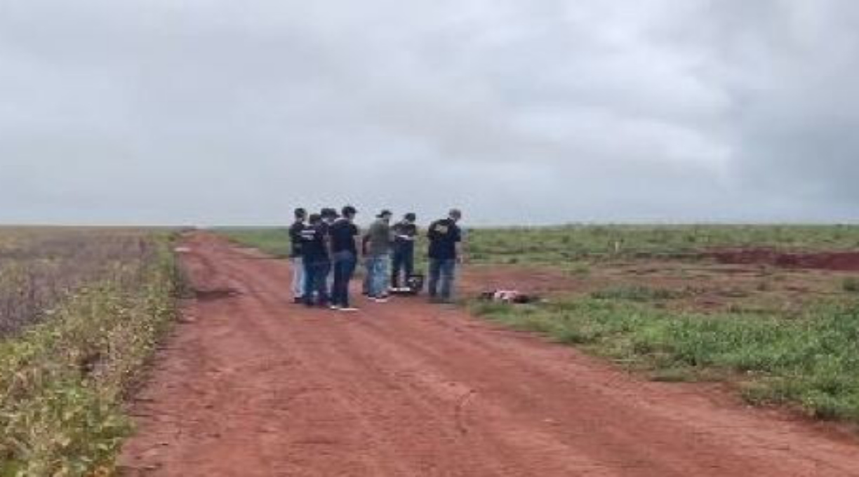 Dupla é presa em flagrante por autoria de homicídio de mulher encontrada em lavoura no interior 1