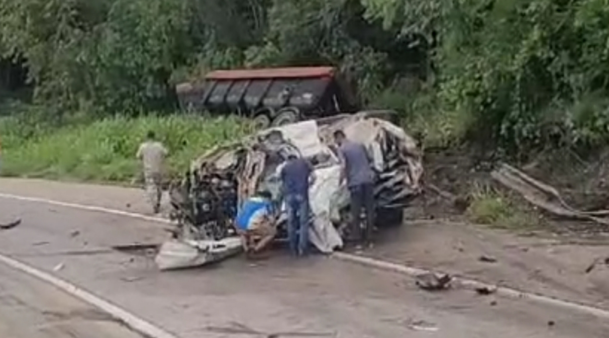 Colisão envolvendo sete veiculos deixa uma pessoa morta e três feridas na Serra de São Vicente 1