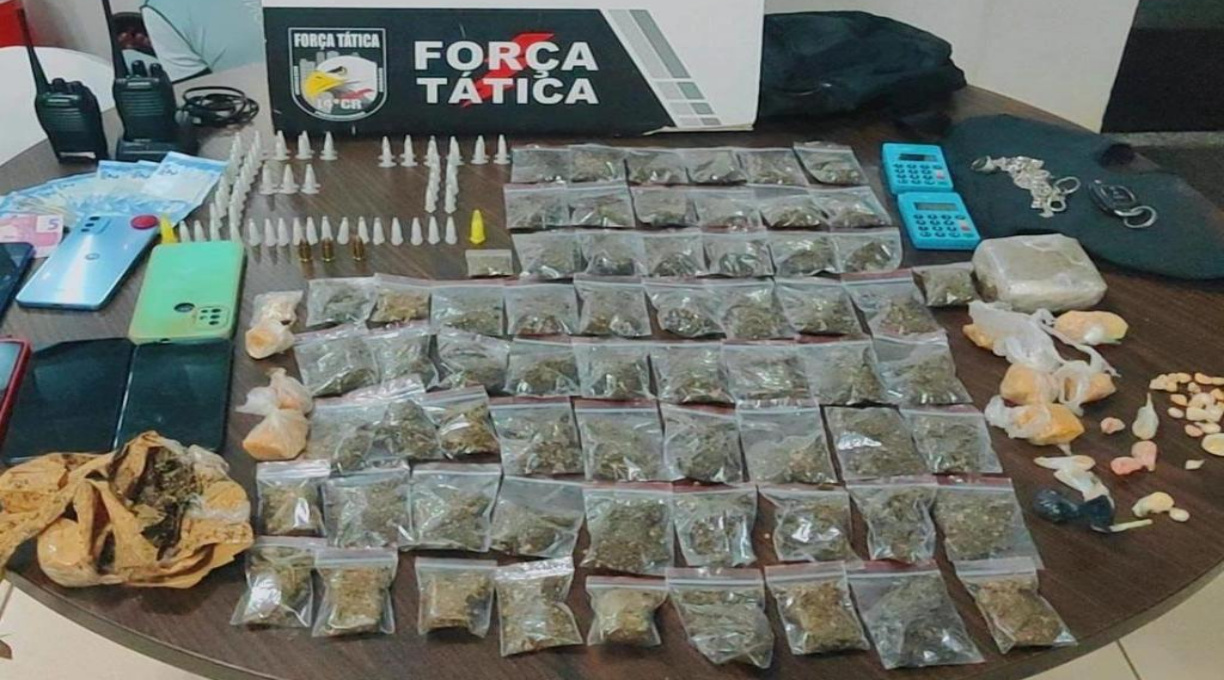 Força Tática prende dois homens e apreende adolescente com 70 porções de drogas 1