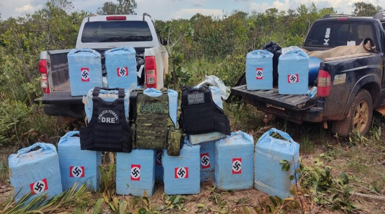 Força-tarefa apreende 500 kg de cocaína com símbolo nazista e causa prejuízo de R$ 9 milhões ao crime 1