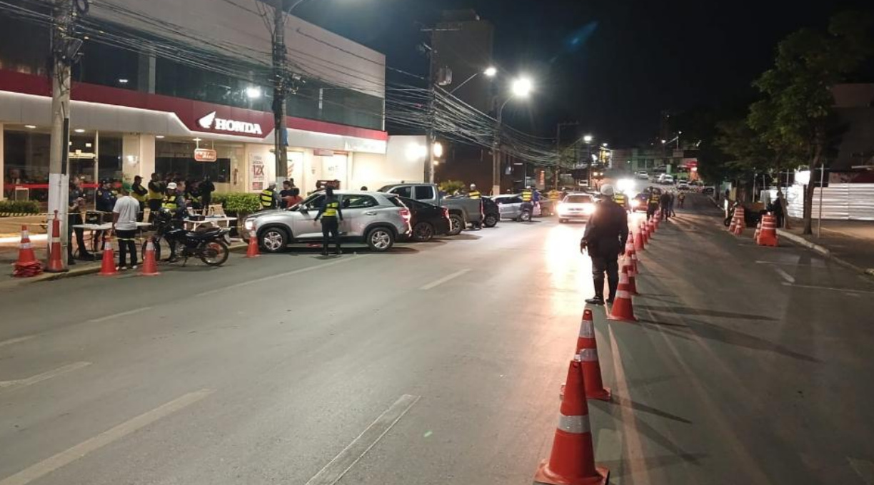 Treze motoristas são presos por embriaguez na Avenida Isac Póvoas 1