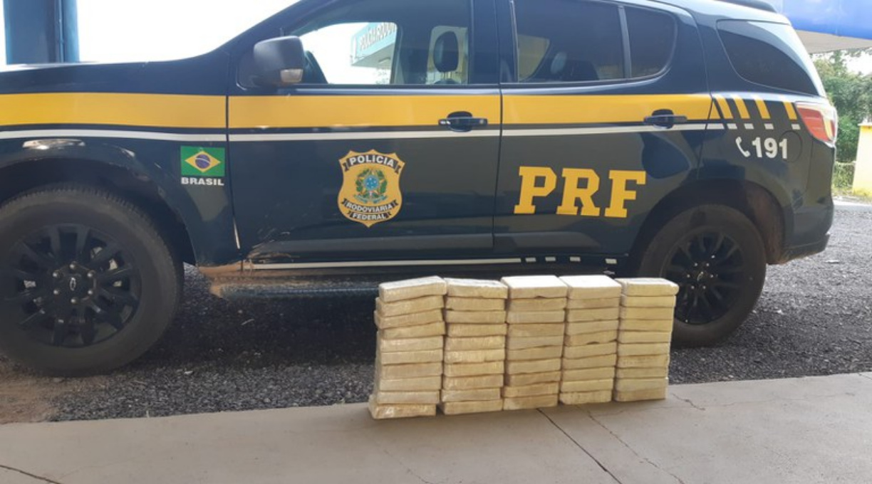 PRF apreende 52 kg de cocaína em caminhão boiadeiro em MT 1