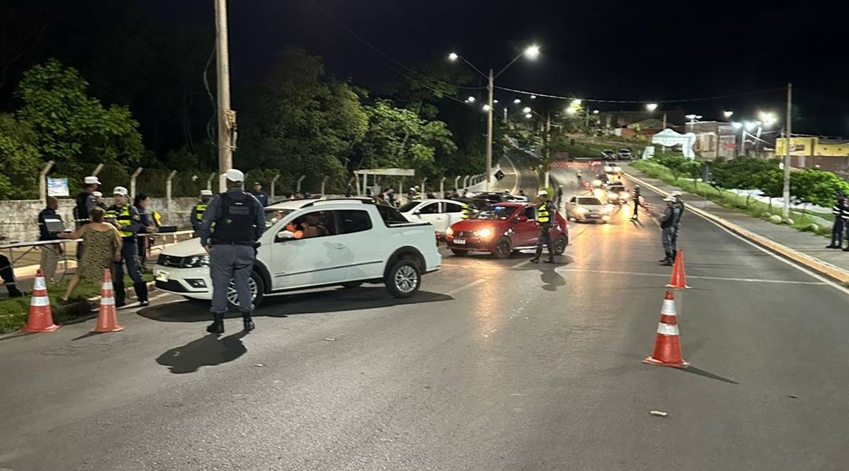 Doze motoristas foram presos na madrugada de sábado (3) em Várzea Grande 1