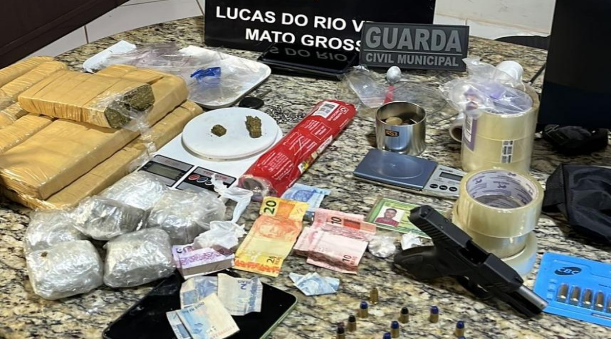 Polícia Civil prende quatro em flagrante por tráfico e apreende arma usada em roubo 1