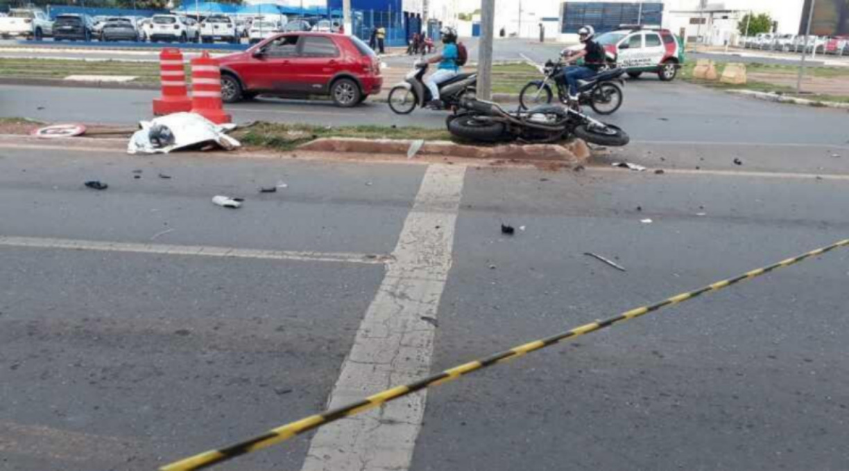 Batida entre carro e moto resulta na morte de mulher e ferimentos graves em um homem em VG 1