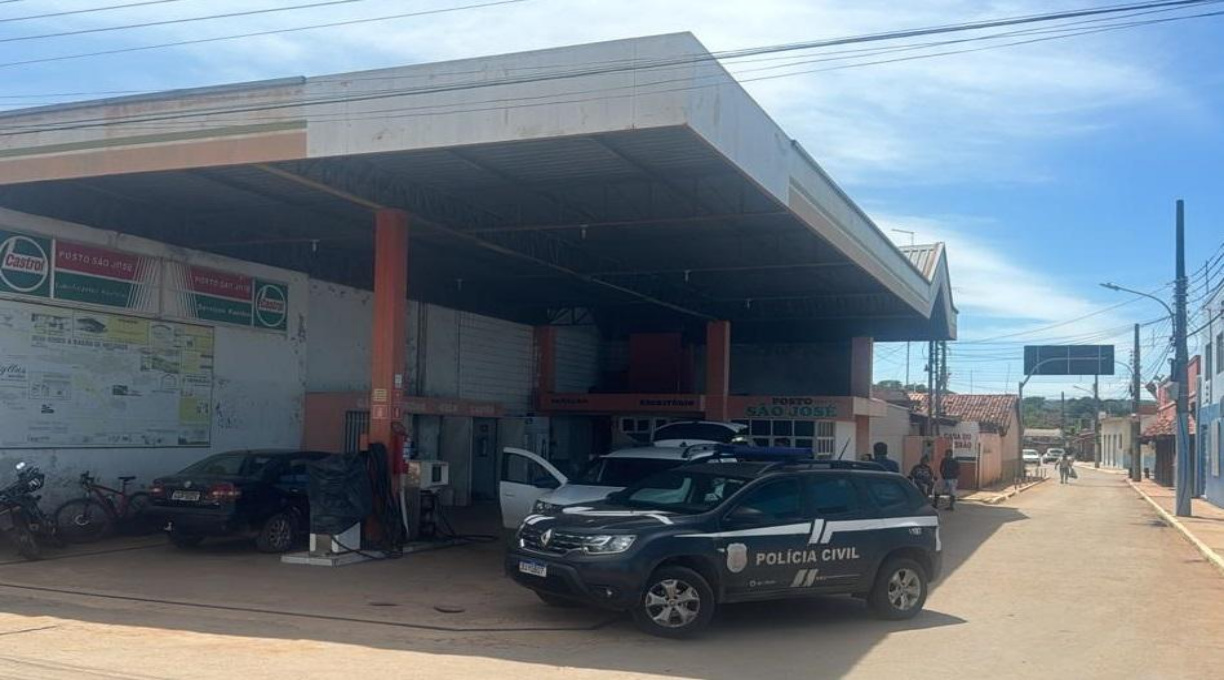 Polícia Civil e Ipem lacram bomba de posto e proprietário é preso por vender gasolina adulterada 1