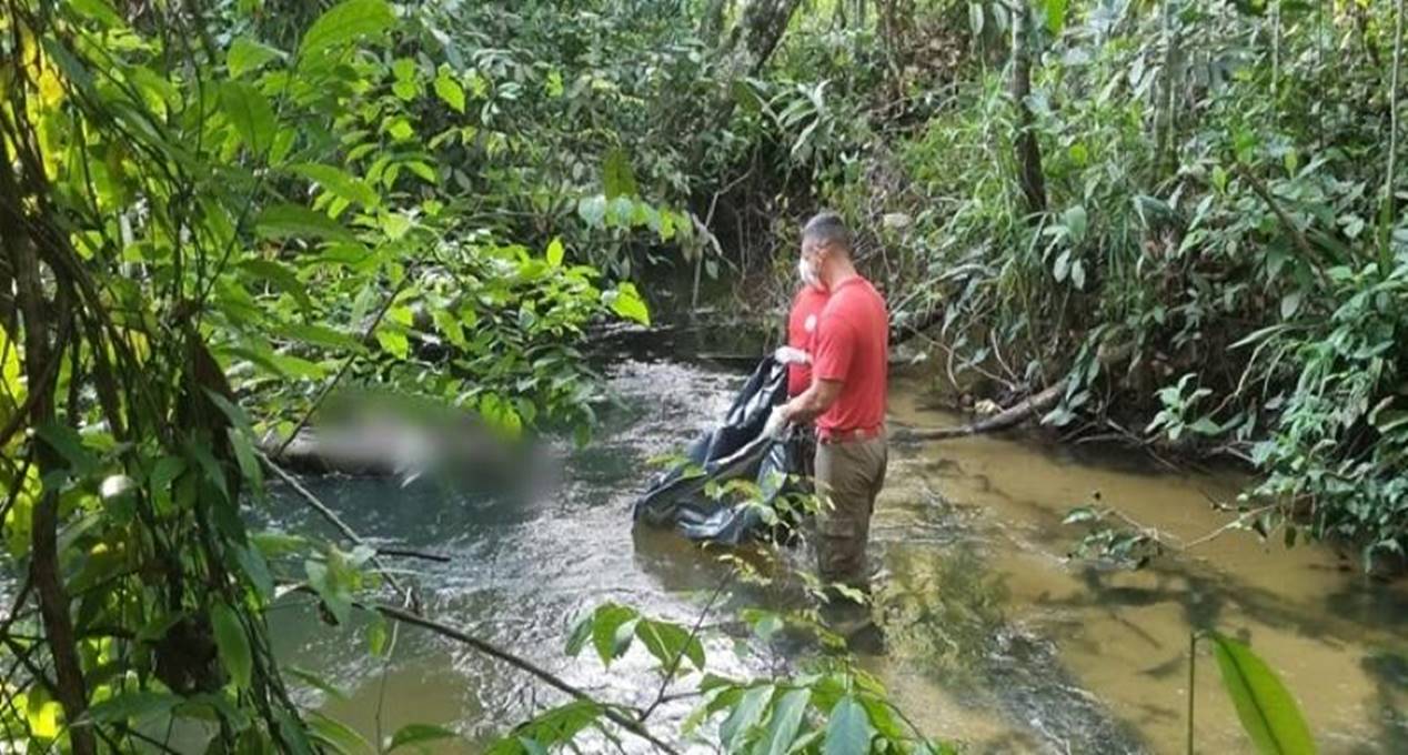 Cadáver em estado avançado de decomposição é encontrado em rio e polícia investiga as causas da morte 1